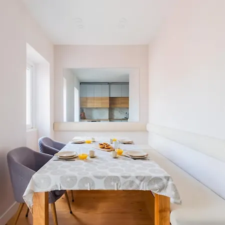2br Chic&bright Com 120m2 Em Campo De Ourique Apartamento Lisboa
