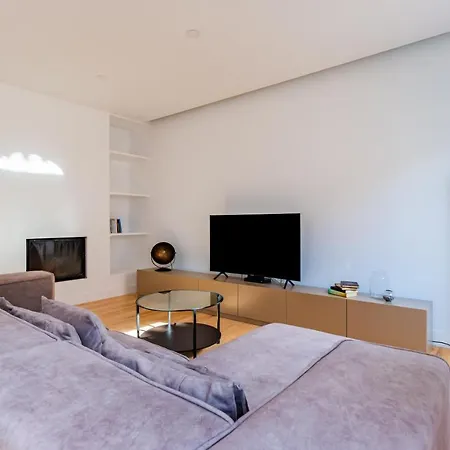 2br Chic&bright Com 120m2 Em Campo De Ourique Appartamento Lisbona