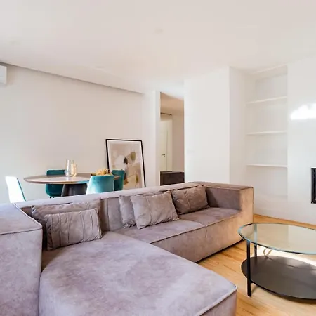 Appartamento 2br Chic&bright Com 120m2 Em Campo De Ourique Lisbona