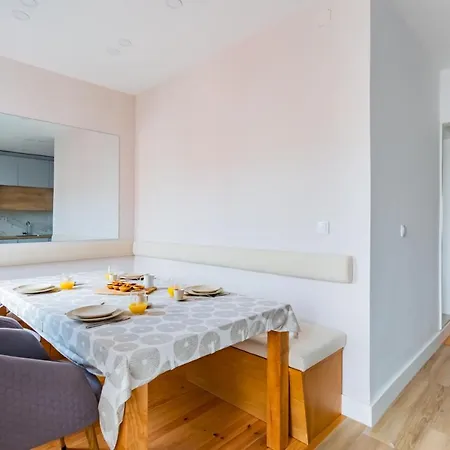 2br Chic&bright Com 120m2 Em Campo De Ourique ליסבון